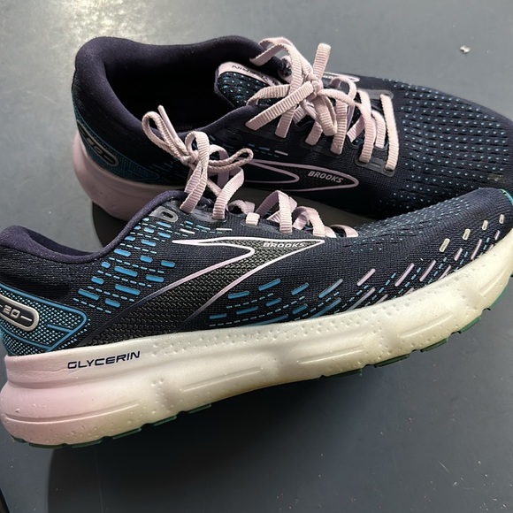 Books sneakers - Picture 2 of 4